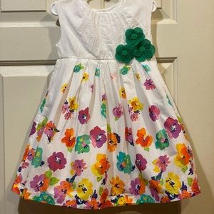 Girls dress - New (without tags). Size 24-36 months (2-3 years). Never used.